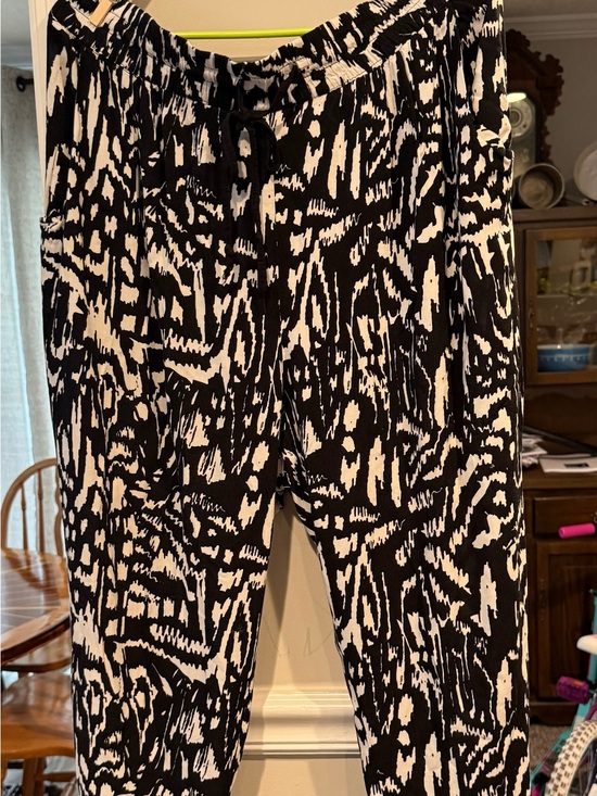 Pants - Black & White Abstract Print Pull-On Pants